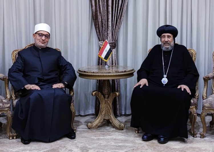 (العربية) الأنبا إرميا يستقبل مفتي الجمهورية في المركز الثقافي القبطي الأرثوذكسي