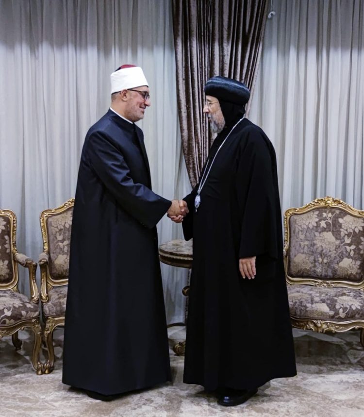 (العربية) الأنبا إرميا يستقبل مفتي الجمهورية في المركز الثقافي القبطي الأرثوذكسي