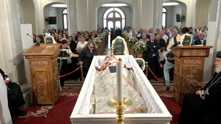 (العربية) صلوات تجنيز شيخ كهنة قطاع حدائق القبة بحضور نيافة أنبا إرميا ولفيف من الآباء الأساقفة والكهنة