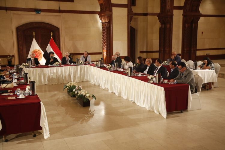 (العربية) صالون المركز يناقش..  “المنظومة الصحية في مصر: الواقع والمأمول”