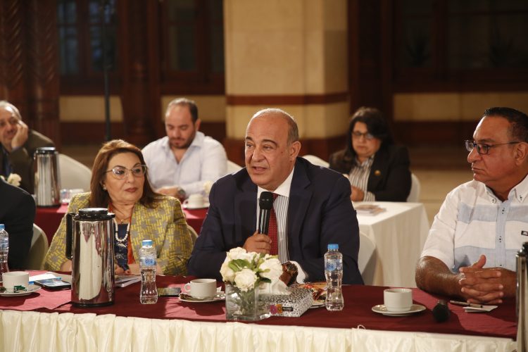 (العربية) صالون المركز يناقش..  “المنظومة الصحية في مصر: الواقع والمأمول”