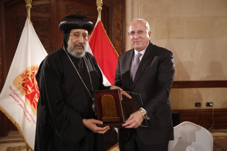 (العربية) صالون المركز يناقش..  “المنظومة الصحية في مصر: الواقع والمأمول”