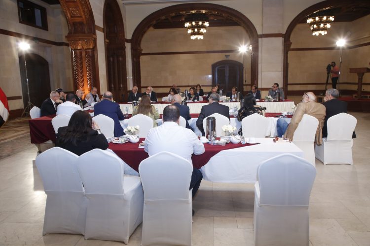 (العربية) صالون المركز يناقش..  “المنظومة الصحية في مصر: الواقع والمأمول”