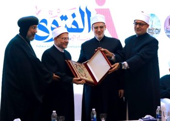 نيافة الانبا ارميا يشهد ندوة الفتوى وبناء الإنسان ضمن مبادرة بداية