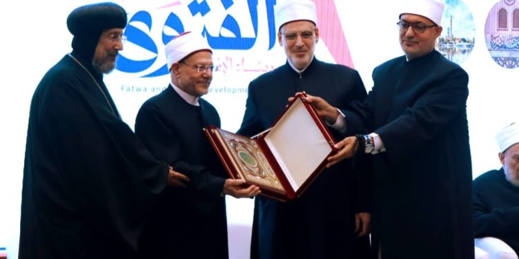 نيافة الانبا ارميا يشهد ندوة الفتوى وبناء الإنسان ضمن مبادرة بداية