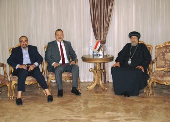 نيافة أنبا إرميا يستقبل مقرر لجنة الاستثمار بالحوار الوطني