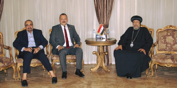 نيافة أنبا إرميا يستقبل مقرر لجنة الاستثمار بالحوار الوطني