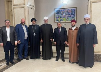 السفير هشام ناجي يودع الوفد المصري المشارك في قمة قادة الأديان من أجل المناخ في باكو