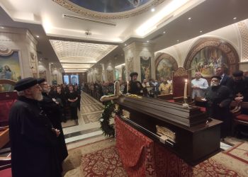 نيافة أنبا إرميا يرأس صلاة جناز الأم الفاضلة ناديه عزمي بكنيسة العذراء وأنبا رويس بالكاتدرائية  