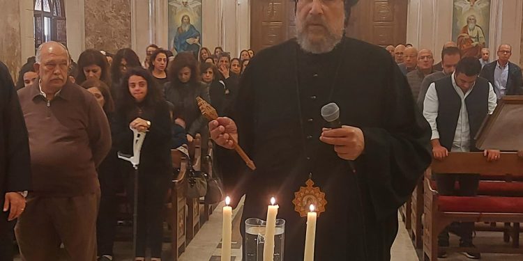 نيافة أنبا إرميا يرأس صلاة الثالث للمهندس عزت زكي بكنيسة العذراء وأنبا رويس بالكاتدرائية