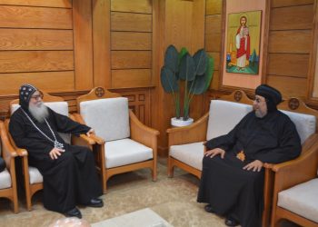 نيافة الأنبا إرميا يهنىء نيافة الأنبا مكاريوس بعيد الميلاد المجيد