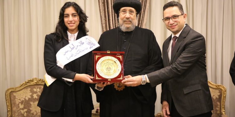 اتحاد طلاب جامعة عين شمس وطلاب “من أجل مصر” يهنئون نيافة أنبا إرميا بعيد الميلاد المجيد