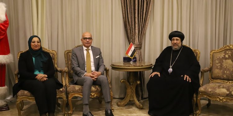 ‏رئيس جامعة عين شمس ونائبه يهنئان نيافة أنبا إرميا والأخوة الأقباط بعيد الميلاد المجيد