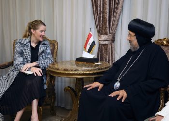نيافة أنبا إرميا يستقبل أليسا بيكر في المركز الثقافي القبطي الأرثوذكسي