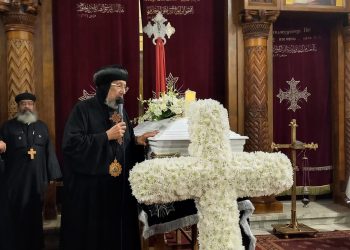 نيافة أنبا إرميا يرأس صلاة جناز الدكتور سليمان نجيب جرجس سليمان بكنيسة مار مرقس كليوباترا
