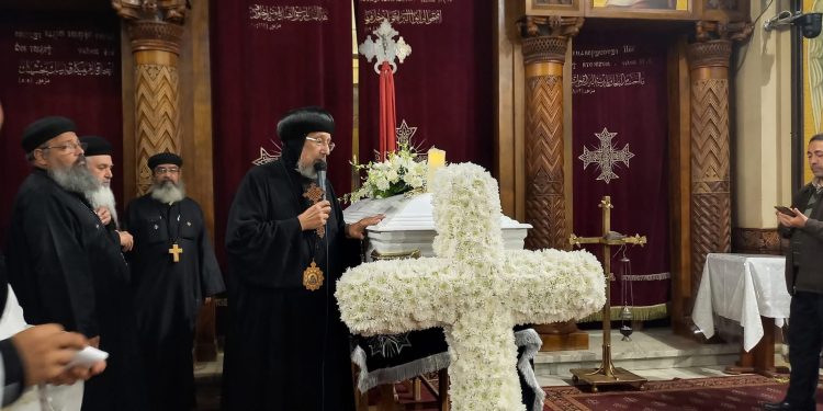 نيافة أنبا إرميا يرأس صلاة جناز الدكتور سليمان نجيب جرجس سليمان بكنيسة مار مرقس كليوباترا