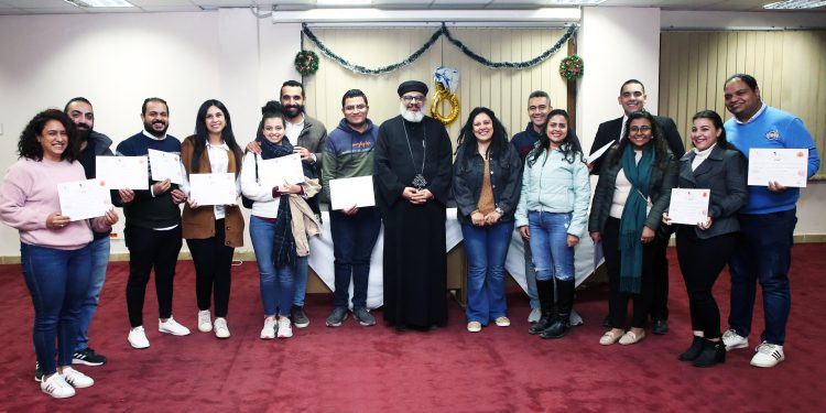 تسليم شهادات تخرج الدورة السابعة من كورس «كللهما بالمجد»