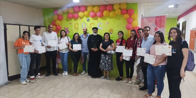 تسليم شهادات تخرج الدورة العاشر من كورس «كللهما بالمجد»