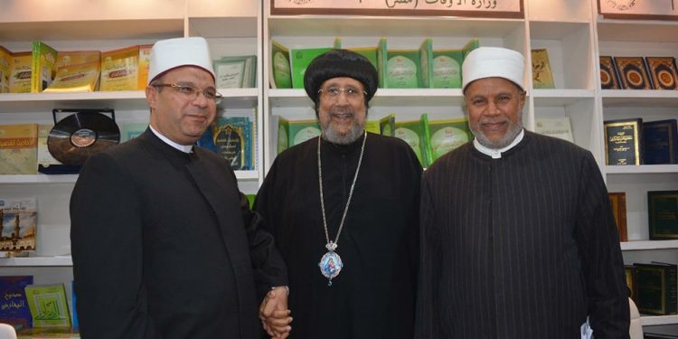 (العربية) نيافة أنبا إرميا يزور جناح الأعلى للشئون الإسلامية بمعرض القاهرة الدولي للكتاب الــ 56