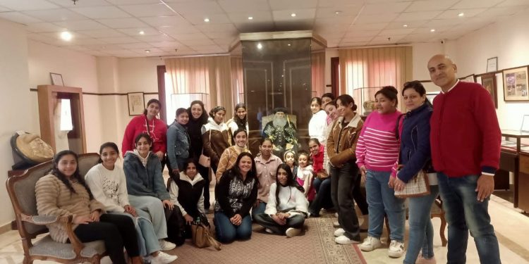 إعدادي فصل القديسة مريم المصرية بكنيسة مارجرجس وأنبا كاراس في زيارة للمركز الثقافي القبطي الأرثوذكسي