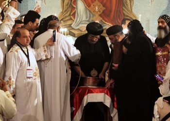 نيافة الحبر الجليل الأنبا إرميا يرأس صلاة عشية نياحة القديس البابا كيرلس السادس من الطاحونة بعزبة خير الله.