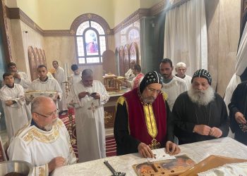 نيافة أنبا إرميا يرأس صلوات الجمعة العظيمة بطاحونة البابا كيرلس السادس
