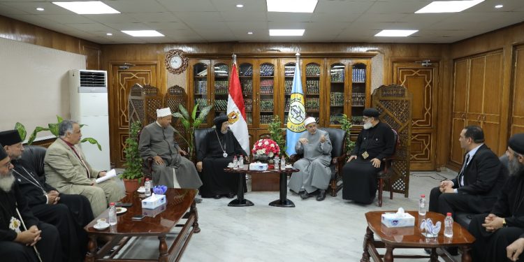 وفد من بيت العائلة المصرية يقدم واجب العزاء في وفاة والد رئيس جامعة الأزهر ووالدة نائب رئيس الجامعة