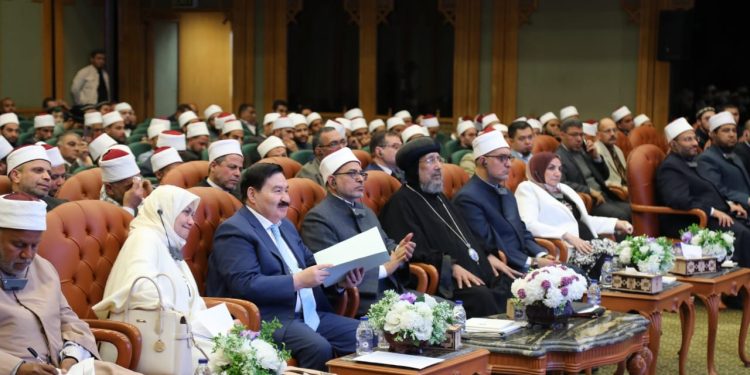 الجلسة الحوارية الدولية الأولى «أهمية حوار الأديان والحضارات في تعزيز الوعي بالأمن الفكري والسلام العالمي»