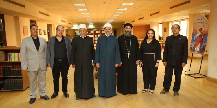 (العربية) رئيس جامعة الأزهر ونائبه يزوران مكتبة مارمرقس العامة والمتحف البطريركي