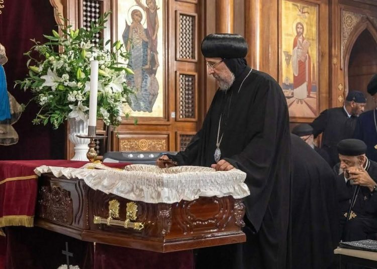 صلاة جناز القمص أنطونيوس ثابت شنوده، كاهن كنيسة مار مرقس بكينزينغتون ووكيل إيبارشية لندن، من كنيسة القديس مار مرقس الرسول بلندن