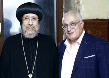 نيافة الأنبا إرميا يهنئ الدكتور سامح فوزي لفوزه بجائزة الدولة للتفوق في العلوم الاجتماعية