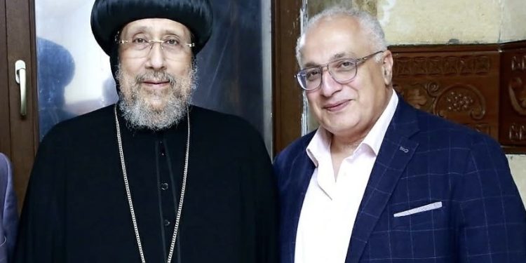 نيافة الأنبا إرميا يهنئ الدكتور سامح فوزي لفوزه بجائزة الدولة للتفوق في العلوم الاجتماعية