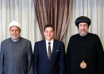 في إطار دعم الوحدة الوطنية.. نيافة أنبا إرميا يلتقي د. مصطفى عبد الغني بمقر المركز الثقافي