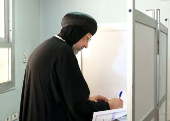 الأنبا إرميا يشارك في انتخابات مجلس الشيوخ ويدعو للمشاركة الإيجابية