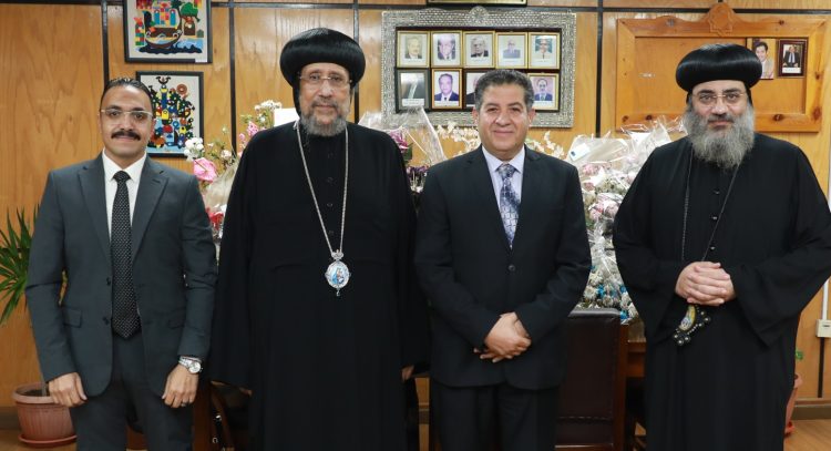 نيافة الأنبا إرميا يهنئ الأمين العام لبيت العائلة المصرية أ. د. مصطفى عبد الغني لتكليفه نائبًا لرئيس جامعة الأزهر لفرع البنات وشئون الوافدين