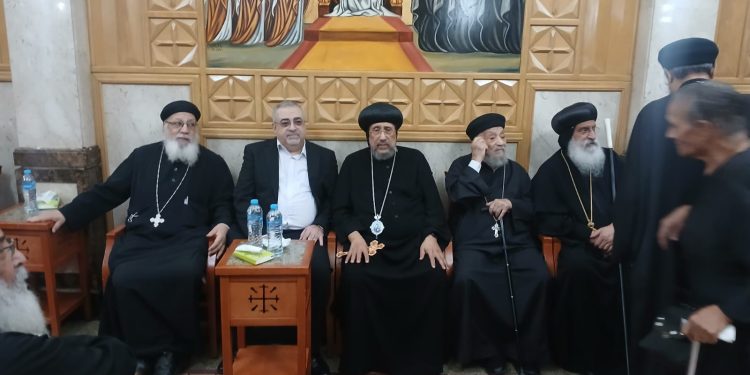 الانبا ارميا يحضر عزاء مثلث الرحمات الأنبا أنطونيوس مرقس مطران جنوب أفريقيا