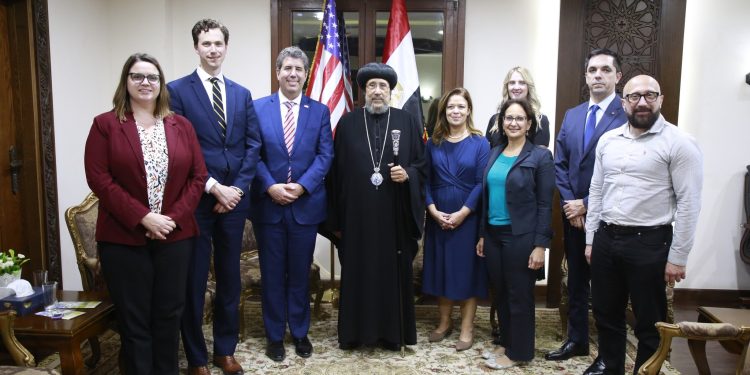 الأنبا إرميا يلتقي نائب وزير الخارجية الأمريكي مايكل ريجاس لبحث دعم حرية الاديان وتعزيز التفاهم بين بينهم