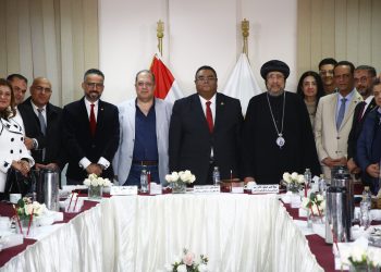 صالون المركز الثقافي القبطي يكشف أسرار «عالم الفيروسات الخفي»