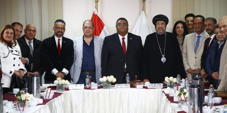 صالون المركز الثقافي القبطي يكشف أسرار «عالم الفيروسات الخفي»