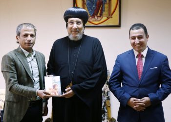 نيافة الأنبا إرميا يستقبل نائب رئيس تحرير «الوفد» ورئيس نيابة الفيوم لتلقي التهنئة بعيد الميلاد المجيد
