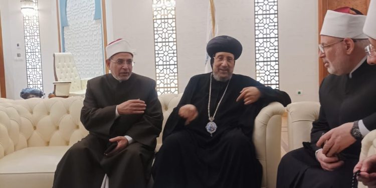 نيافة أنبا إرميا يزور دار الإفتاء المصرية ويقدم التهنئة بعيد الفطر بمناسبة رؤية هلال شوال