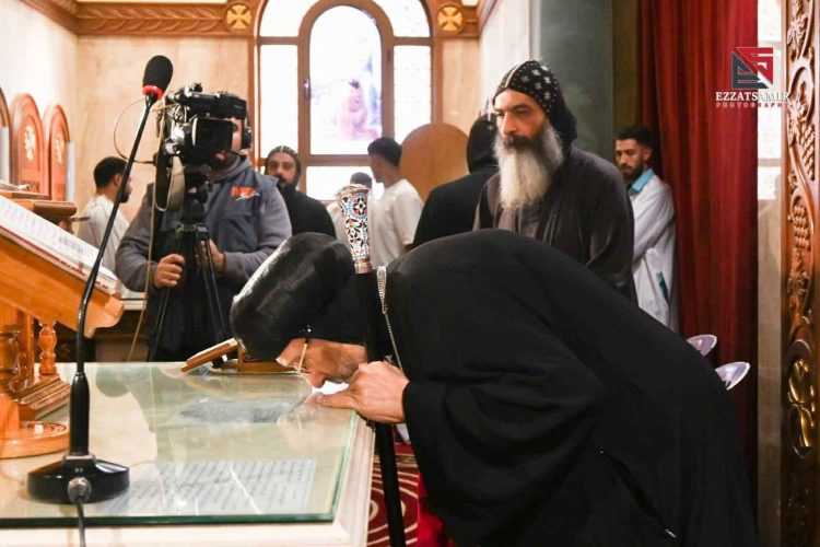 نيافة الأنبا إرميا يرأس صلاة العشية بالطاحونة في عيد نياحة البابا كيرلس السادس الـ 55  والعيد الـ 13 لاعتراف به قديسًا