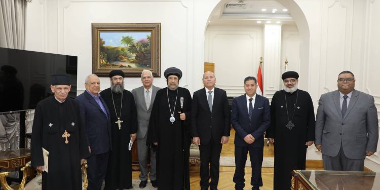 وفد من بيت العائلة يهنئ محافظ القاهرة بحلول عيد الفطر المبارك