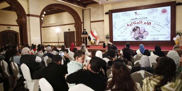 كعادته السنوية.. المركز الثقافي القبطي الأرثوذكسي يحتفي بالأمهات المثاليات ويكرّم 29 أمًا