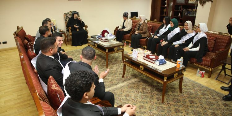تكريم نيافة الأنبا إرميا وتسليمه درع “طلاب من أجل مصر” بجامعة عين شمس