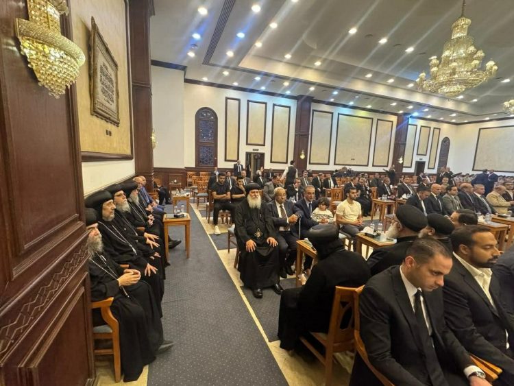 (العربية) قداسة البابا يرسل وفدًا رفيع المستوى لتقديم واجب العزاء لرئيس الوزراء بسبب وجوده خارج البلاد