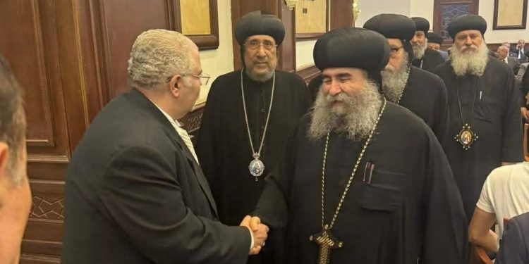 (العربية) قداسة البابا يرسل وفدًا رفيع المستوى لتقديم واجب العزاء لرئيس الوزراء بسبب وجوده خارج البلاد