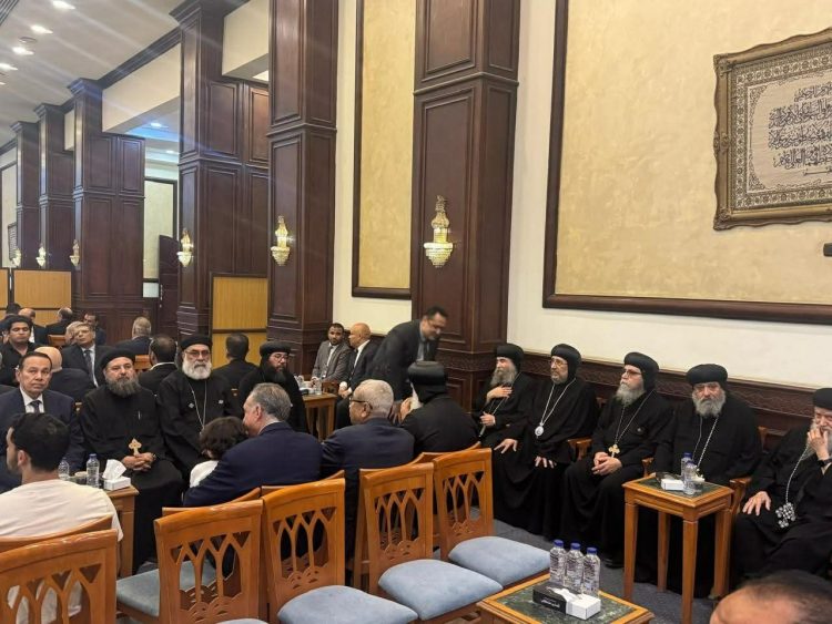 قداسة البابا يرسل وفدًا رفيع المستوى لتقديم واجب العزاء لرئيس الوزراء بسبب وجوده خارج البلاد