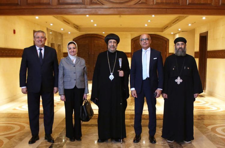 نيافة الأنبا إرميا يستقبل رئيس جامعة عين شمس للتهنئة بعيد القيامة المجيد