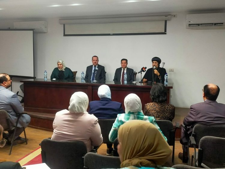 (العربية) في مشهد يجسد الوحدة الوطنية…نائب رئيس جامعة الأزهر يفتتح المعرض الفني لكلية التربية للبنات بحضور رئيسَي الأعلى للثقافة والمركز الثقافي القبطي الأرثوذكسي